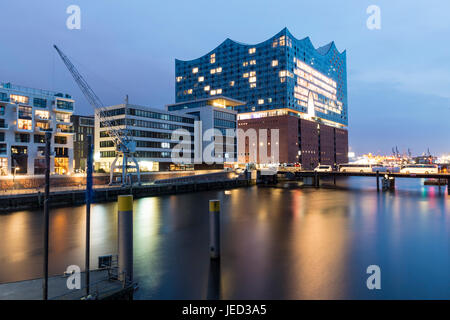 L'Elbphilharmonie, une salle de concert dans le quartier Hafen City de Hambourg, Allemagne. Banque D'Images