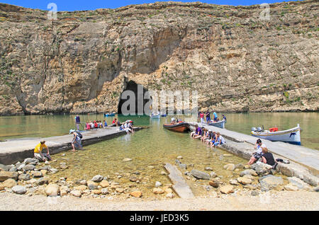 La mer intérieure, attraction touristique de l'île, la baie de Dwerja de Gozo, Malte Banque D'Images