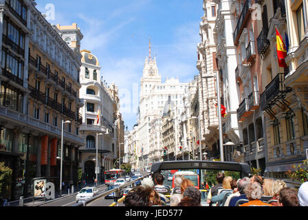 La rue Gran Via vue de l'autobus. Madrid, Espagne. Banque D'Images