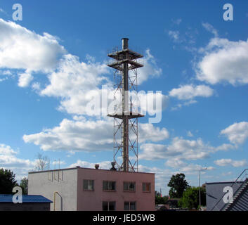 Plus de trompette, bâtiment contre le ciel bleu Banque D'Images