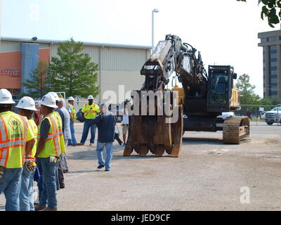 Dallas, USA. 23 Juin, 2017. Le $4B à la vue sur la vallée a débuté ce matin avec la cérémonie officielle de pose pour Dallas Midtown le développement. Un enfant, Scott Beck, une fois roulé sa moto sur la piste de 100 acres à Preston Road et IH 635 autoroute LBJ mais a maintenant la voie officiellement sous le développement dans la phase 1, compte tenu de terminer en 2019.Copyright Photo : Alamy/dallaspaparazzo Live News Banque D'Images