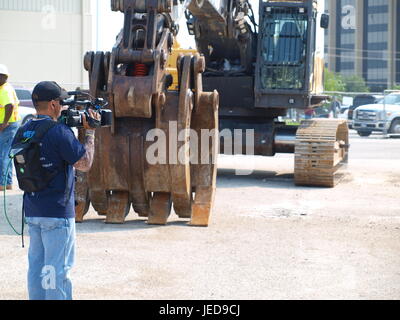 Dallas, USA. 23 Juin, 2017. Le $4B à la vue sur la vallée a débuté ce matin avec la cérémonie officielle de pose pour Dallas Midtown le développement. Un enfant, Scott Beck, une fois roulé sa moto sur la piste de 100 acres à Preston Road et IH 635 autoroute LBJ mais a maintenant la voie officiellement sous le développement dans la phase 1, compte tenu de terminer en 2019.Copyright Photo : Alamy/dallaspaparazzo Live News Banque D'Images