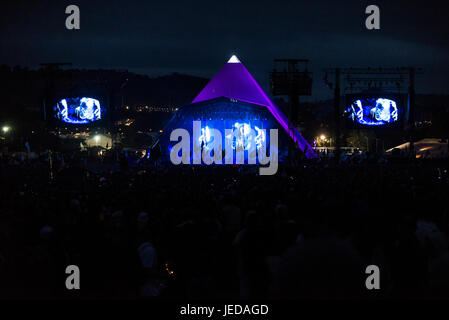 Glastonbury, Somerset, Royaume-Uni. 23 Juin, 2017. Titre la pyramide de Radiohead sur scène vendredi soir à Glastonbury Festival de musique. Banque D'Images