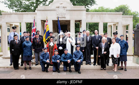 Brighton, UK. 24 Juin, 2017. Un acte de souvenir pour la Journée nationale des Forces armées est tenu à la Brighton monument commémoratif de guerre à l'Old Steine organisée par la Royal British Legion Crédit : Simon Dack/Alamy Live News Banque D'Images