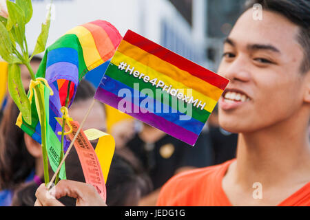 Aux Philippines. 24 Juin, 2017. Des milliers ont défilé à Marikina city samedi après-midi à l'occasion de la Gay Pride annuelle de mars. À sa 23e année, les Philippines ont le plus vieux des fiertés en Asie. Crédit : J Gerard Seguia/ZUMA/Alamy Fil Live News Banque D'Images