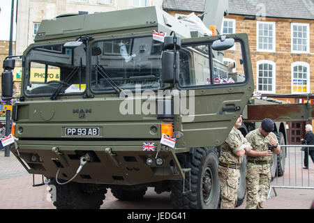 Northampton, Royaume-Uni. 24 Juin, 2017. La journée des forces armées Northampton Crédit : Stephen Faulkner/Alamy Live News Journée des forces armées à Northampton Place du Marché Banque D'Images