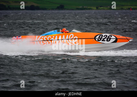 P1 Superstock bateau de course de l'Esplanade, Greenock, en Écosse, le 24 juin 2017. 926, l'expérience de l'équipe de course de Kissimmee, dans l'action conduite par Neil Jackson et navigué par Jason Jackson. Banque D'Images