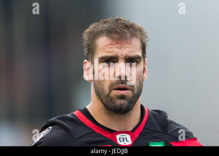 Le double d'heures supplémentaires. 23 Juin, 2017. Ottawa Redblacks tournant retour Patrick Lavoie (81) avant le match entre l'AFC des Stampeders de Calgary et Ottawa Redblacks à TD Place Stadium à Ottawa, Canada. Les chercheurs d'or et liée à Redblacks 31-31 double des heures supplémentaires. Daniel Lea/CSM/Alamy Live News Banque D'Images