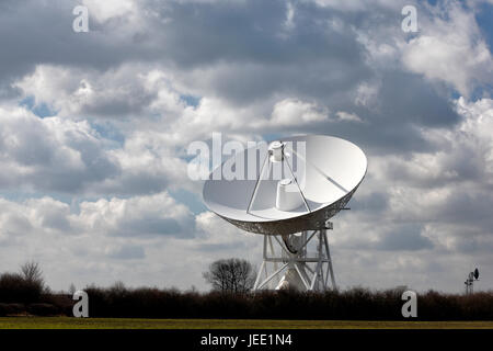 Le radiotélescope de MERLIN à la radio à l'observatoire Mullard Lords Bridge dans le Cambridgeshire Multi-Element Radio Interferometer Network Banque D'Images