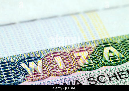 Close up de visa dans le passeport. La Pologne de voyage Schengen concept. Banque D'Images