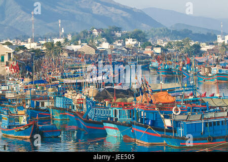 Bottes dans le port de Nha Trang, Vietnam, Banque D'Images