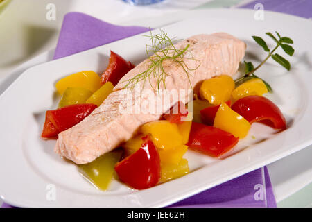 Paprika Saumon, légumes, poissons, légumes, compote, paprika, de couleurs vives, disque, disque en porcelaine, plat de poisson, un plat, Banque D'Images