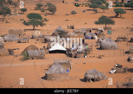 La Mauritanie, l'établissement oasis sauvages, Terjiit, Afrique, Afrique de l'Ouest, le désert, l'établissement, village, maisons, aciéries, toit de tente ronde, aciéries, acacias, arbres, Banque D'Images