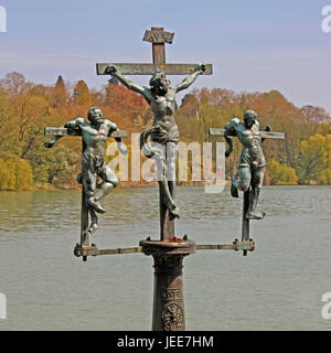 Allemagne, Bade-Wurtemberg, island Mainau, Lac de Constance, crucifixion group, croix, religion, foi, saison, automne, crucifixion, Jésus, INRI, Banque D'Images