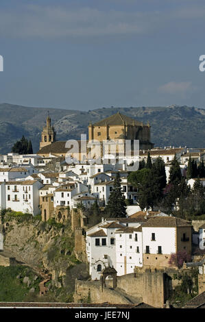 Vue sur la ville, l'église Santa Maria la Mayor, Vieille Ville, Ronda, Andalousie, Espagne, Banque D'Images