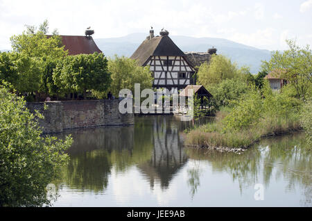 France, Alsace, Haut-Rhin, accueil Ungers, Ecomusée d'Alsace, village, maisons à colombages, canal, Banque D'Images