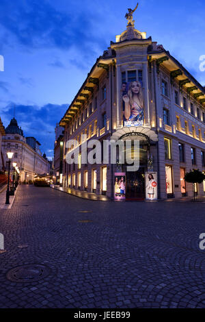 Gallerija luxueux grand magasin Emporium dans le Urbanc House sur place Preseren Ljubljana Slovénie lors de l'aube Banque D'Images