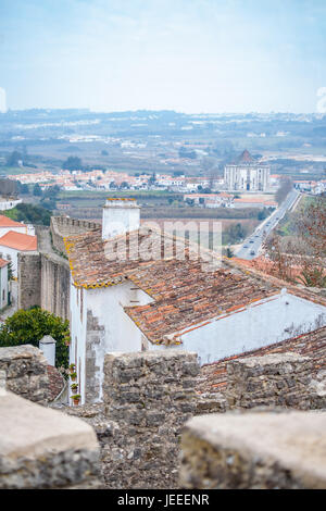 Óbidos est une ville et une municipalité dans la sous-région Oeste au Portugal. avec une poignée de restaurants, auberges et boutiques d'artisanat. Obidos est une belle ville historique fortifiée et qui rend pour une agréable journée de voyage de Lisbonne. Banque D'Images