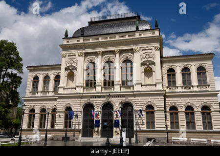 Rénové façade de la Galerie nationale de Slovénie après une tempête de pluie à Ljubljana Slovénie construite en 1896 par l'architecte Skabrout Banque D'Images