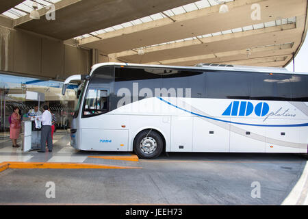 Platine en bus ADO TAPO, Terminal de autobuses de Pasajeros de Oriente ou terminal de bus de passagers de l'Est, la ville de Mexico, Mexique Banque D'Images