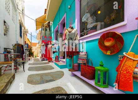 Boutiques dans Main Street village sur l'île de Kéa en Grèce. Banque D'Images