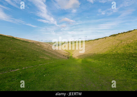 Devil's Dyke est un 100m de profondeur de la vallée en forme de V sur la South Downs Way dans le sud de l'Angleterre, près de Brighton et Hove. Parfait pour la randonnée et parapente Banque D'Images