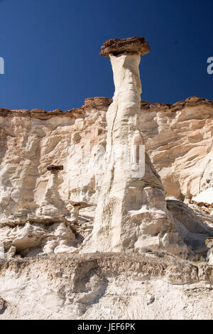 Wahweap Hoodoos (blanc) dans l'Utah, aux USA, est un groupe de Sharp et l'équilibre entre les roches de grès blanc., Wahweap Hoodoos (Weisse Geister) dans Uta Banque D'Images