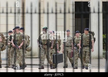 Laisser les troupes de la caserne Wellington à Londres en tant que le gouvernement augmente le niveau de menace d'UK critique dans le sillage de la Manchester Arena attaque terroriste. Comprend : Troupes Où : London, Royaume-Uni Quand : 24 mai 2017 Credit : Howard Jones/WENN.com Banque D'Images