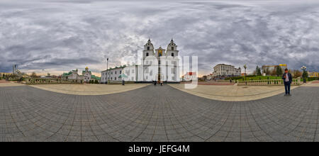 MINSK, BÉLARUS - avril 08, 2016 : 360 degrés haute résolution Multi-couches de Panorama sphérique Cathédrale de l'Esprit-Saint, principal point de repère de la capitale, Minsk Banque D'Images