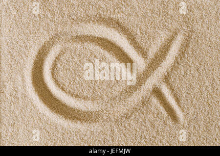 Jésus symbole poisson, dessiné dans le sable. Mentions légales et de la forme de l'ichthus, également, d'Ichthys en grains de sable ocre. Le signe est composé de deux arcs qui se croisent. Banque D'Images
