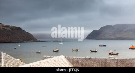 Le port de Portree, Isle of Skye, Scotland, UK, Europe. Banque D'Images