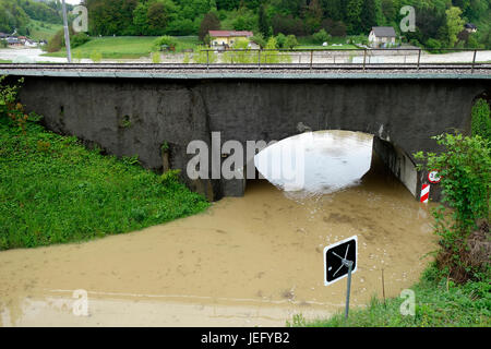 Marija Gradec, Lasko, Slivenia Lahomnica, la rivière Savinja et inondé d'eau après passage sous un orage d'été Banque D'Images