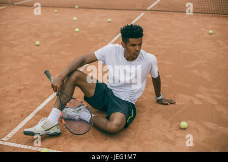 Joueur de tennis est d'avoir un temps de pause rapide Banque D'Images