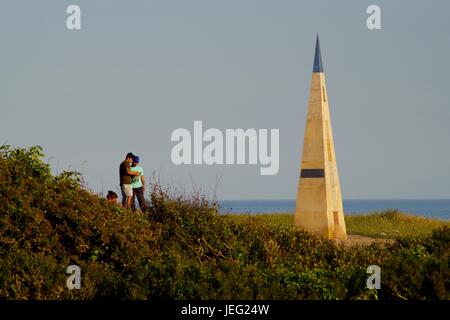 Le Geoneedle à Orcombe Point, marquant le début de la Côte Jurassique, site du patrimoine mondial. Exmouth, Devon, UK. Juin, 2017. Banque D'Images