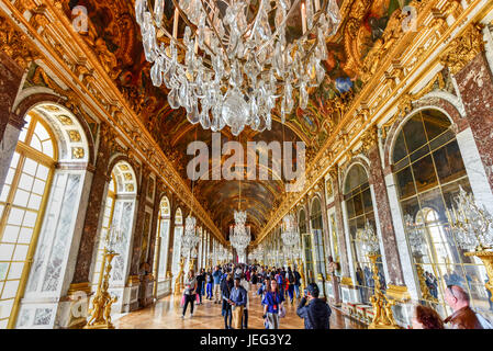 Versailles, France - 14 mai 2017 : La Galerie des Glaces au château de Versailles en France. Banque D'Images