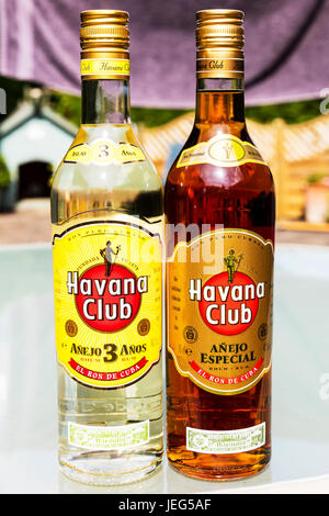 Les bouteilles de rhum Havana Club, le rhum Havana Club, bouteille de rhum cubain, bouteilles de rhum cubain, bouteilles de rhum, Havana Club, bouteilles de rhum cubain traditionnel, rhum, bouteille Banque D'Images