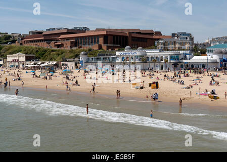 Le Bournemouth International Centre d'une conférence et de divertissement donnant sur la plage de cette station balnéaire anglaise. Le sud de l'Angleterre, Royaume-Uni. J Banque D'Images