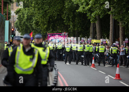 Londres, Royaume-Uni. 24 Juin, 2017. Les membres de l'English Defence League protester dans le centre de Londres. Credit : Mark Kerrison/Alamy Live News Banque D'Images