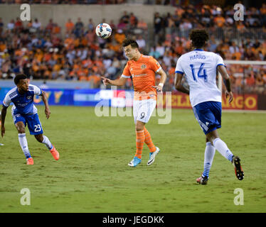 Houston, TX, USA. 23 Juin, 2017. Houston Dynamo avant Erick Torres (9) lors d'un match de Major League Soccer entre le Dynamo de Houston et le FC Dallas au stade BBVA Compass à Houston, TX. Chris Brown/CSM/Alamy Live News Banque D'Images