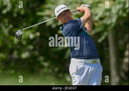 Cromwell CT, USA. 24 Juin, 2017. Chez Reavie tees off au 12ème trou lors du troisième tour des voyageurs Golf Championship à PTC River Highlands à Cromwell, Connecticut. Credit : Cal Sport Media/Alamy Live News Banque D'Images