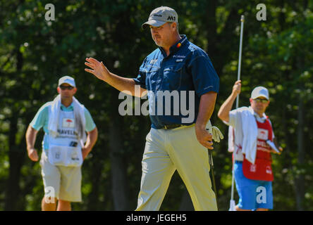 Cromwell CT, USA. 24 Juin, 2017. Boo reconnaît les fans alléguée vues au cours de la troisième série des voyageurs Golf Championship à PTC River Highlands à Cromwell, Connecticut. Credit : Cal Sport Media/Alamy Live News Banque D'Images