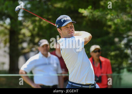 Cromwell CT, USA. 24 Juin, 2017. David Lingmerth tees off au 8ème orifice pendant le troisième tour des voyageurs Golf Championship à PTC River Highlands à Cromwell, Connecticut. Credit : Cal Sport Media/Alamy Live News Banque D'Images