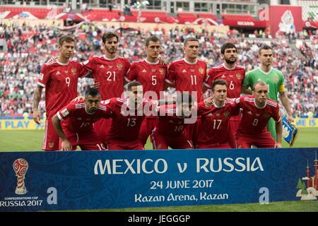 Kazan, Russie. 24 Juin, 2017. Les joueurs de ligne de la Russie à l'avance un groupe de correspondance entre la Russie et le Mexique lors de la Coupe des Confédérations de la FIFA 2017 à Kazan, Russie, le 24 juin 2017. Le Mexique a gagné 2-1. Credit : Evgeny Sinitsyn/Xinhua/Alamy Live News Banque D'Images