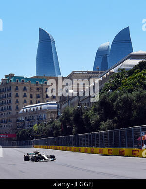 Baku, Azerbaïdjan. 24 Juin, 2017. Lewis Hamilton de l'équipe Mercedes en compétition lors de la course de qualification du Grand Prix 2017 de l'Azerbaïdjan à Bakou, Azerbaïdjan, le 24 juin 2017. Credit : Tofiq Babayev/Xinhua/Alamy Live News Banque D'Images