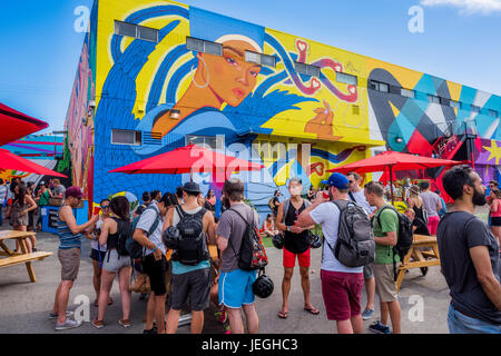 Vancouver, Canada. Jun 24, 2017. Fête de rue Strathcona, fresque de Vancouver Festival, Vancouver, Colombie-Britannique, Canada. Crédit : Michael Wheatley/Alamy Live News Banque D'Images