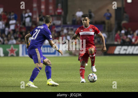 Bridgeview, Illinois, États-Unis. 24 Juin, 2017. Brandon Vincent (3) avec la possession du ballon au champ Toyota de Bridgeview, Illinois. Tout en jouant contre Orlando City. Le Chicago Fire a gagné 4-0. Credit : Rick Majewski/ZUMA/Alamy Fil Live News Banque D'Images