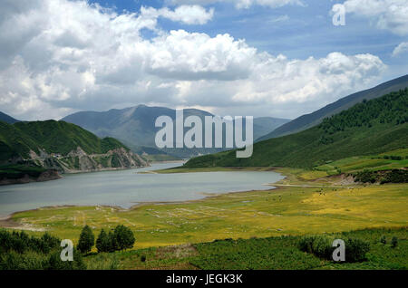 (170625) -- LANZHOU, 25 juin 2017 (Xinhua) -- Photo prise le 23 juin 2017 Heiquan montre à Datong reservior Hui et tu comté autonome du nord-ouest de la Chine, Province de Qinghai. (Xinhua/Li Un) (wyo) Banque D'Images