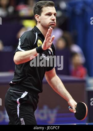 Chengdu, province chinoise du Sichuan. 25 Juin, 2017. Timo Boll d'Allemagne réagit lors de la finale du tournoi contre son compatriote Dimitrij Ovtcharov à l'Open de Chine ITTF Table Tennis Tournament à Chengdu, capitale du sud-ouest de la province chinoise du Sichuan, le 25 juin 2017. Credit : Liu Kun/Xinhua/Alamy Live News Banque D'Images