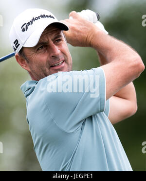 Moosinning, Allemagne. 25 Juin, 2017. Golfeur professionnel anglais Richard Bland en action à la 4e édition du Tournoi International de l'événement Tour de l'Europe ouvertes à Moosinning, Allemagne, 25 juin 2017. Photo : Sven Hoppe/dpa/Alamy Live News Banque D'Images