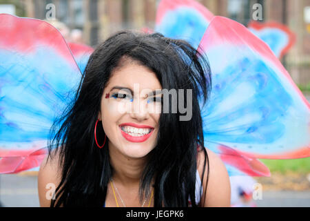 Preston, Royaume-Uni. 25 juin 2017. Preston Carnival est la plus grande et la plus ancienne fête culturelle en dehors de Preston Guild. L'événement a été annulé l'an dernier en raison de problèmes de financement, mais une parade ravi les spectateurs et a apporté de la couleur à la rue. Crédit : Paul Melling/Alamy Live News Banque D'Images